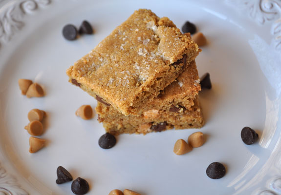 salted-blondie-bars-chocolate-chips salted-blondie-bars-chocolate-chips