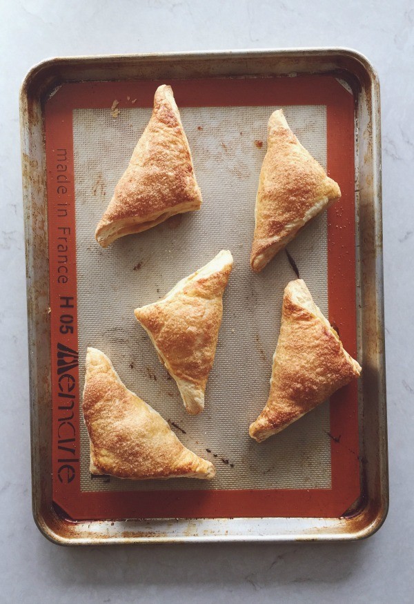 Easy Apple Turnovers | mountainmamacooks.com