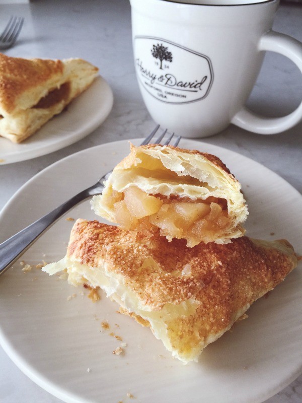 Easy Apple Turnovers | mountainmamacooks.com