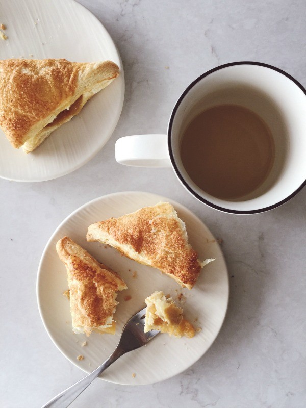 Easy Apple Turnovers | mountainmamacooks.com