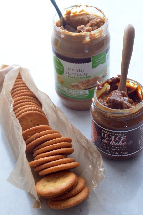Peanut Butter Ritz Cracker Cookies with Dulce de Leche | mountainmamacooks.com #fbcookieswap