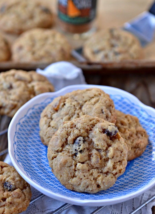 Pumpkin Spice Oatmeal Raisin Cookies - Mountain Mama Cooks